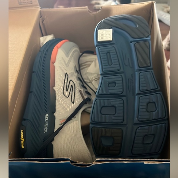Skechers Men’s Max Cushioning Premier 2.0 💯 Waterproof Stanch Sneaker Size 10 🆕 - Picture 11 of 12